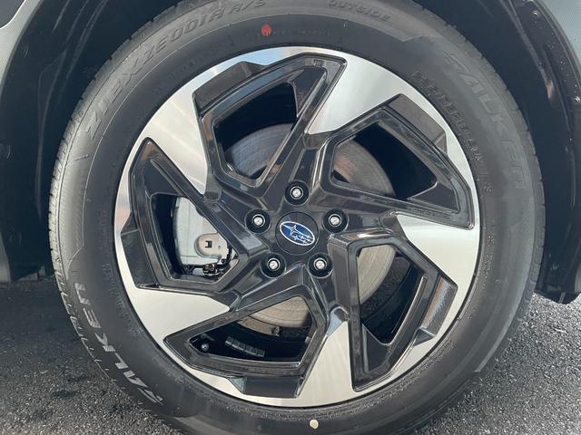 クロストレック リミテッド　登録済未使用車　ルーフレール　１１．６インチナビ　３６０°カメラ　純正フロアマット　シートヒーター　ステアリングヒーター　パワーシート　ブラインドスポットモニター　ＬＥＤヘッドライト　１８インチＡＷ（18枚目）