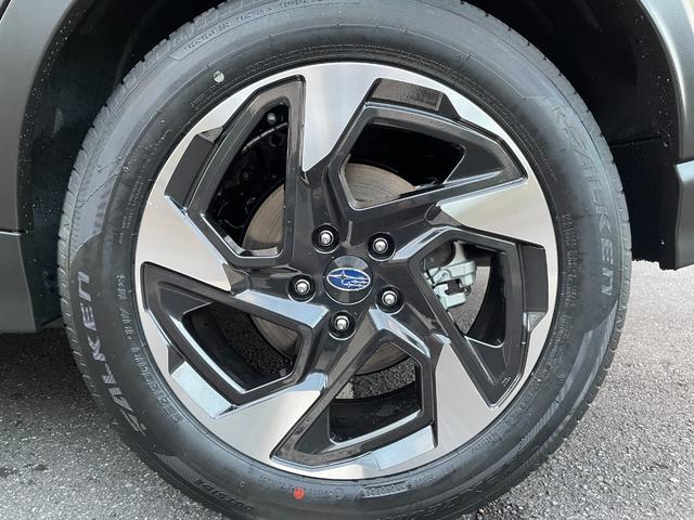 クロストレック リミテッド　登録済未使用車　ルーフレール　１１．６インチナビ　３６０°カメラ　純正フロアマット　シートヒーター　ステアリングヒーター　パワーシート　ブラインドスポットモニター　ＬＥＤヘッドライト　１８インチＡＷ（20枚目）