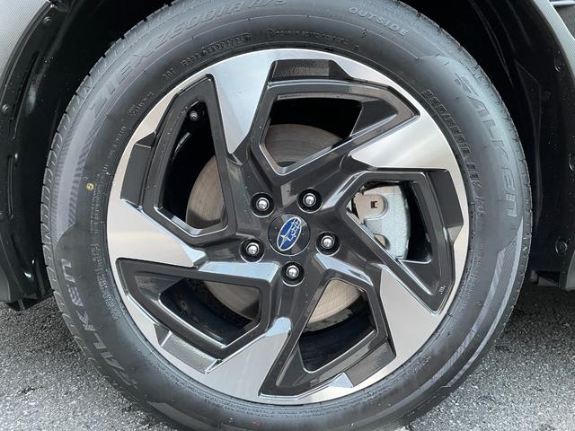 クロストレック リミテッド　登録済未使用車　ルーフレール　１１．６インチナビ　３６０°カメラ　純正フロアマット　シートヒーター　ステアリングヒーター　パワーシート　ブラインドスポットモニター　ＬＥＤヘッドライト　１８インチＡＷ（21枚目）