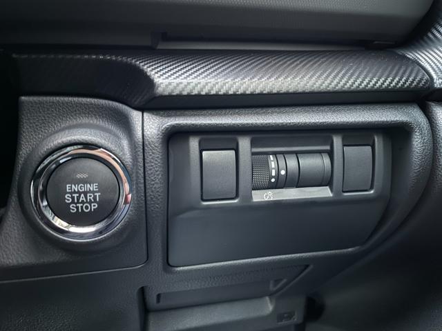 クロストレック リミテッド　登録済未使用車　ルーフレール　１１．６インチナビ　３６０°カメラ　純正フロアマット　シートヒーター　ステアリングヒーター　パワーシート　ブラインドスポットモニター　ＬＥＤヘッドライト　１８インチＡＷ（40枚目）