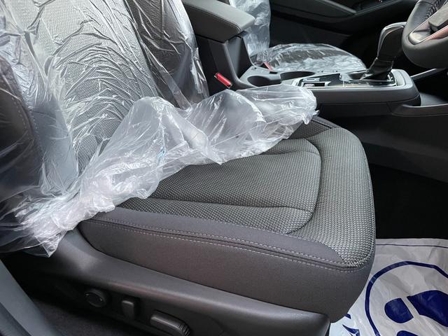 クロストレック リミテッド　登録済未使用車　ルーフレール　１１．６インチナビ　３６０°カメラ　純正フロアマット　シートヒーター　ステアリングヒーター　パワーシート　ブラインドスポットモニター　ＬＥＤヘッドライト　１８インチＡＷ（51枚目）