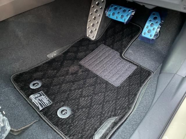 クロストレック リミテッド　登録済未使用車　ルーフレール　１１．６インチナビ　３６０°カメラ　純正フロアマット　シートヒーター　ステアリングヒーター　パワーシート　ブラインドスポットモニター　ＬＥＤヘッドライト　１８インチＡＷ（69枚目）