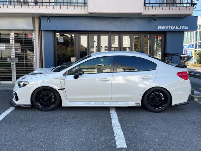 ＷＲＸ ＳＴＩ タイプＲＡ－Ｒ　ワンオーナー　５００台限定車　ＰＲＯＶＡカスタム　ＶＡＲＩＳカーボンボンネット／エアロ／ＧＴウィング　フジツボチタンマフラー　レカロＲＳ－Ｇ　オーリンズ車高調　ブレンボキャリパー　ＢＢＳ１８ＡＷ（5枚目）
