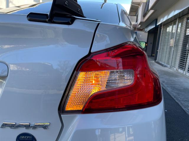 ＷＲＸ ＳＴＩ タイプＲＡ－Ｒ　ワンオーナー　５００台限定車　ＰＲＯＶＡカスタム　ＶＡＲＩＳカーボンボンネット／エアロ／ＧＴウィング　フジツボチタンマフラー　レカロＲＳ－Ｇ　オーリンズ車高調　ブレンボキャリパー　ＢＢＳ１８ＡＷ（17枚目）