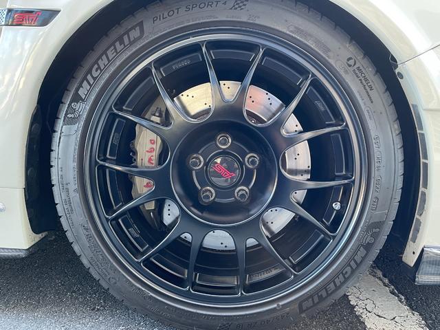 ＷＲＸ ＳＴＩ タイプＲＡ－Ｒ　ワンオーナー　５００台限定車　ＰＲＯＶＡカスタム　ＶＡＲＩＳカーボンボンネット／エアロ／ＧＴウィング　フジツボチタンマフラー　レカロＲＳ－Ｇ　オーリンズ車高調　ブレンボキャリパー　ＢＢＳ１８ＡＷ（18枚目）