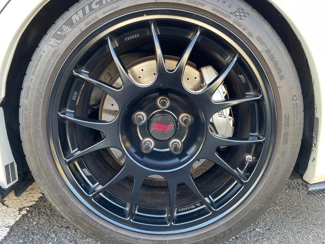 ＷＲＸ ＳＴＩ タイプＲＡ－Ｒ　ワンオーナー　５００台限定車　ＰＲＯＶＡカスタム　ＶＡＲＩＳカーボンボンネット／エアロ／ＧＴウィング　フジツボチタンマフラー　レカロＲＳ－Ｇ　オーリンズ車高調　ブレンボキャリパー　ＢＢＳ１８ＡＷ（19枚目）