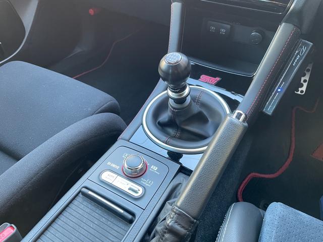 ＷＲＸ ＳＴＩ タイプＲＡ－Ｒ　ワンオーナー　５００台限定車　ＰＲＯＶＡカスタム　ＶＡＲＩＳカーボンボンネット／エアロ／ＧＴウィング　フジツボチタンマフラー　レカロＲＳ－Ｇ　オーリンズ車高調　ブレンボキャリパー　ＢＢＳ１８ＡＷ（52枚目）