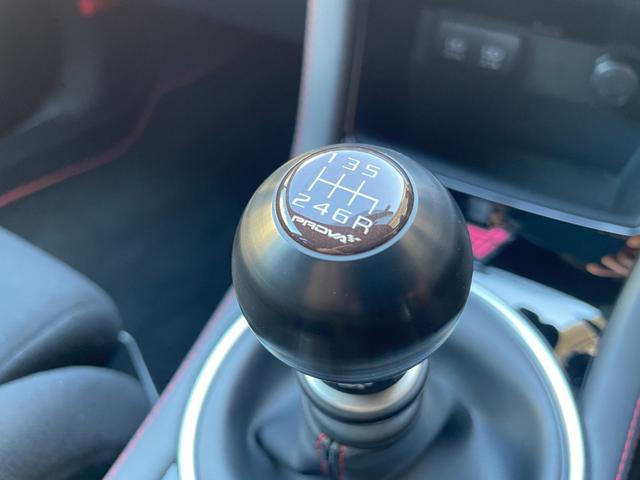 ＷＲＸ ＳＴＩ タイプＲＡ－Ｒ　ワンオーナー　５００台限定車　ＰＲＯＶＡカスタム　ＶＡＲＩＳカーボンボンネット／エアロ／ＧＴウィング　フジツボチタンマフラー　レカロＲＳ－Ｇ　オーリンズ車高調　ブレンボキャリパー　ＢＢＳ１８ＡＷ（53枚目）