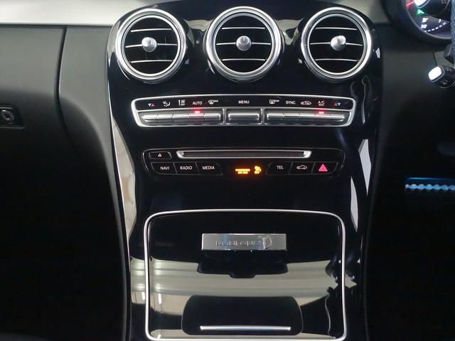 Ｃクラス Ｃ１８０　ローレウスエディション　レーダーセーフティパッケージ　Ｂｌｕｅｔｏｏｔｈ接続　ＣＤ　ＤＶＤ再生　ＥＴＣ　ＬＥＤヘッドライト　ＴＶ　アイドリングストップ　クルーズコントロール　コネクテッド機能　シートヒーター　トランクスルー（13枚目）