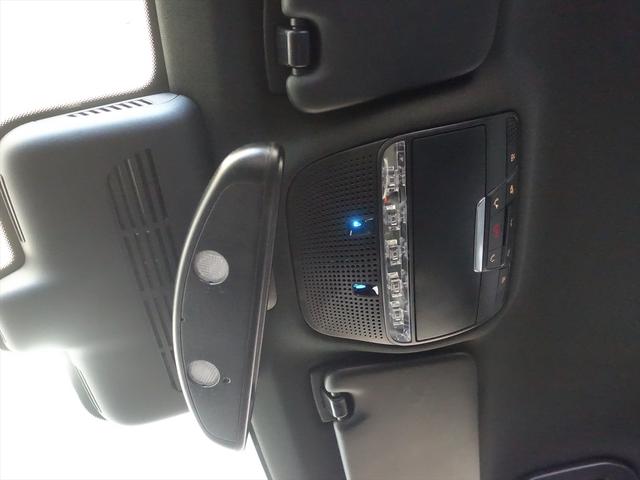 Ｃクラス Ｃ１８０　ローレウスエディション　レーダーセーフティパッケージ　Ｂｌｕｅｔｏｏｔｈ接続　ＣＤ　ＤＶＤ再生　ＥＴＣ　ＬＥＤヘッドライト　ＴＶ　アイドリングストップ　クルーズコントロール　コネクテッド機能　シートヒーター　トランクスルー（20枚目）