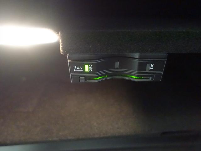 Ｃクラス Ｃ１８０　ローレウスエディション　レーダーセーフティパッケージ　Ｂｌｕｅｔｏｏｔｈ接続　ＣＤ　ＤＶＤ再生　ＥＴＣ　ＬＥＤヘッドライト　ＴＶ　アイドリングストップ　クルーズコントロール　コネクテッド機能　シートヒーター　トランクスルー（21枚目）