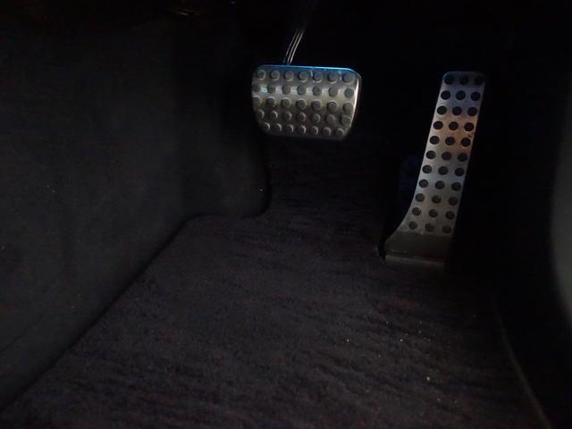 Ｃクラス Ｃ１８０　ローレウスエディション　レーダーセーフティパッケージ　Ｂｌｕｅｔｏｏｔｈ接続　ＣＤ　ＤＶＤ再生　ＥＴＣ　ＬＥＤヘッドライト　ＴＶ　アイドリングストップ　クルーズコントロール　コネクテッド機能　シートヒーター　トランクスルー（26枚目）