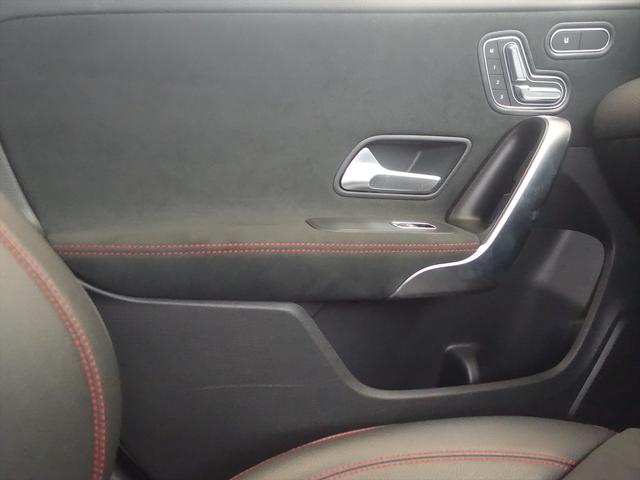 ＣＬＡクラス ＣＬＡ１８０　ＡＭＧライン　Ｂｌｕｅｔｏｏｔｈ接続　ＥＴＣ　ＬＥＤヘッドライト　アイドリングストップ　クルーズコントロール　コネクテッド機能　シートヒーター　トランクスルー　ナビ　バックモニター　パワーシート　フロアマット（14枚目）