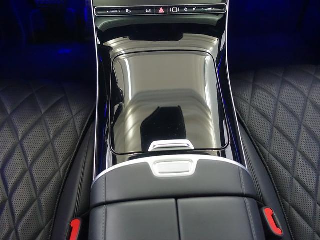 Ｓクラス Ｓ４００　ｄ　４ＭＡＴＩＣ　ＡＭＧライン　レザーエクスクルーシブパッケージ　ベーシックパッケージ　Ｂｌｕｅｔｏｏｔｈ接続　ＥＴＣ　ＬＥＤヘッドライト　ＴＶ　アイドリングストップ　クルーズコントロール　コネクテッド機能　サイドカメラ（16枚目）
