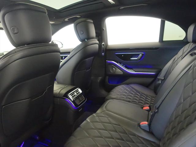 Ｓクラス Ｓ４００　ｄ　４ＭＡＴＩＣ　ＡＭＧライン　レザーエクスクルーシブパッケージ　ベーシックパッケージ　Ｂｌｕｅｔｏｏｔｈ接続　ＥＴＣ　ＬＥＤヘッドライト　ＴＶ　アイドリングストップ　クルーズコントロール　コネクテッド機能　サイドカメラ（26枚目）
