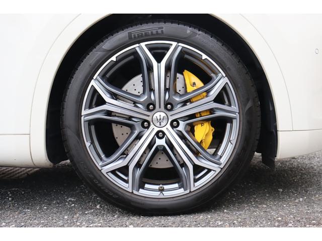 レヴァンテ GTハイブリッド フル・プレミアムレザー(タン) スポーツシート 前後シートヒーター harman/kardonサラウンド ソフトクローズドア パノラマSR LEDヘッドライト イエローキャリパー 21AW(ヘリオス)(11枚目)