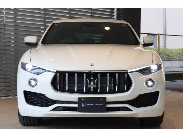 レヴァンテ ＧＴハイブリッド　コンフォートパッケージ　フル・プレミアムレザー（ネロ）　スポーツシート　Ｂ＆Ｗサウンドシステム　リアドア拡張キーレス　パノラマガラスサンルーフ　ブラック・キャリパー　２１ＡＷ（ヘリオス）（5枚目）