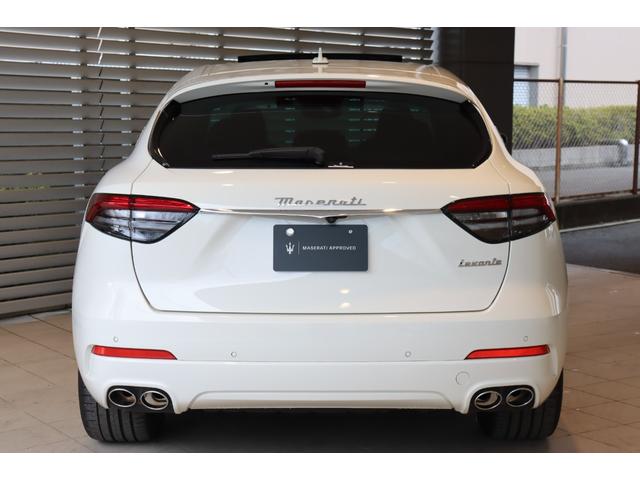 レヴァンテ ＧＴハイブリッド　コンフォートパッケージ　フル・プレミアムレザー（ネロ）　スポーツシート　Ｂ＆Ｗサウンドシステム　リアドア拡張キーレス　パノラマガラスサンルーフ　ブラック・キャリパー　２１ＡＷ（ヘリオス）（6枚目）