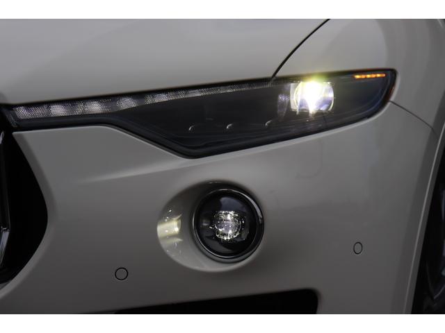 レヴァンテ ＧＴハイブリッド　コンフォートパッケージ　フル・プレミアムレザー（ネロ）　スポーツシート　Ｂ＆Ｗサウンドシステム　リアドア拡張キーレス　パノラマガラスサンルーフ　ブラック・キャリパー　２１ＡＷ（ヘリオス）（7枚目）