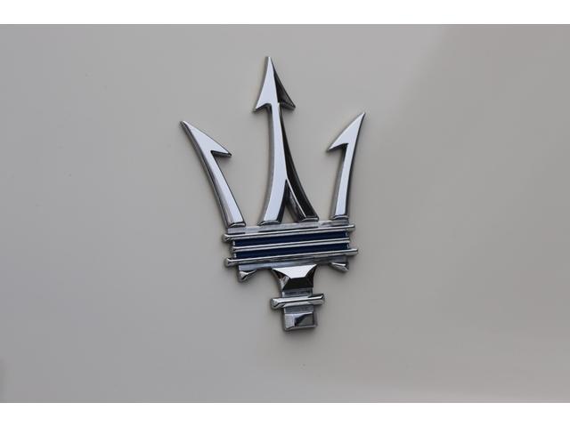 レヴァンテ ＧＴハイブリッド　コンフォートパッケージ　フル・プレミアムレザー（ネロ）　スポーツシート　Ｂ＆Ｗサウンドシステム　リアドア拡張キーレス　パノラマガラスサンルーフ　ブラック・キャリパー　２１ＡＷ（ヘリオス）（9枚目）