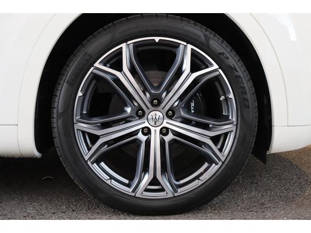 レヴァンテ ＧＴハイブリッド　コンフォートパッケージ　フル・プレミアムレザー（ネロ）　スポーツシート　Ｂ＆Ｗサウンドシステム　リアドア拡張キーレス　パノラマガラスサンルーフ　ブラック・キャリパー　２１ＡＷ（ヘリオス）（10枚目）