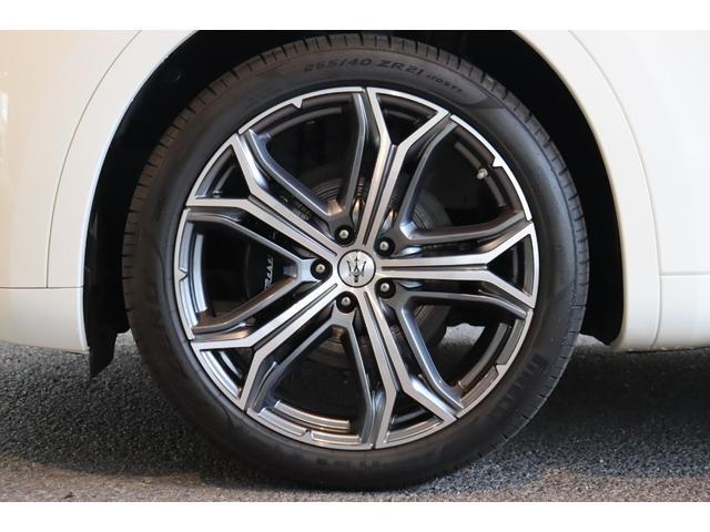 レヴァンテ ＧＴハイブリッド　コンフォートパッケージ　フル・プレミアムレザー（ネロ）　スポーツシート　Ｂ＆Ｗサウンドシステム　リアドア拡張キーレス　パノラマガラスサンルーフ　ブラック・キャリパー　２１ＡＷ（ヘリオス）（12枚目）