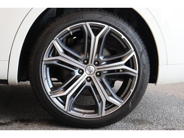 レヴァンテ ＧＴハイブリッド　コンフォートパッケージ　フル・プレミアムレザー（ネロ）　スポーツシート　Ｂ＆Ｗサウンドシステム　リアドア拡張キーレス　パノラマガラスサンルーフ　ブラック・キャリパー　２１ＡＷ（ヘリオス）（13枚目）