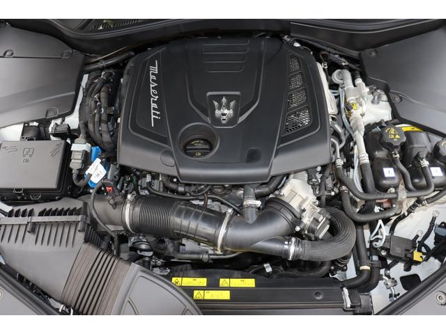 レヴァンテ ＧＴハイブリッド　コンフォートパッケージ　フル・プレミアムレザー（ネロ）　スポーツシート　Ｂ＆Ｗサウンドシステム　リアドア拡張キーレス　パノラマガラスサンルーフ　ブラック・キャリパー　２１ＡＷ（ヘリオス）（14枚目）