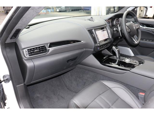 レヴァンテ ＧＴハイブリッド　コンフォートパッケージ　フル・プレミアムレザー（ネロ）　スポーツシート　Ｂ＆Ｗサウンドシステム　リアドア拡張キーレス　パノラマガラスサンルーフ　ブラック・キャリパー　２１ＡＷ（ヘリオス）（18枚目）