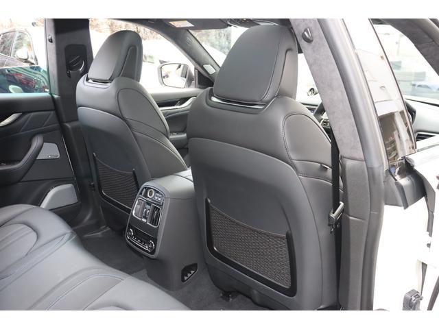 レヴァンテ ＧＴハイブリッド　コンフォートパッケージ　フル・プレミアムレザー（ネロ）　スポーツシート　Ｂ＆Ｗサウンドシステム　リアドア拡張キーレス　パノラマガラスサンルーフ　ブラック・キャリパー　２１ＡＷ（ヘリオス）（22枚目）