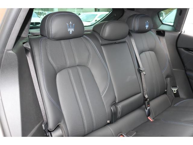 レヴァンテ ＧＴハイブリッド　コンフォートパッケージ　フル・プレミアムレザー（ネロ）　スポーツシート　Ｂ＆Ｗサウンドシステム　リアドア拡張キーレス　パノラマガラスサンルーフ　ブラック・キャリパー　２１ＡＷ（ヘリオス）（24枚目）