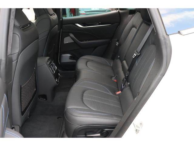 レヴァンテ ＧＴハイブリッド　コンフォートパッケージ　フル・プレミアムレザー（ネロ）　スポーツシート　Ｂ＆Ｗサウンドシステム　リアドア拡張キーレス　パノラマガラスサンルーフ　ブラック・キャリパー　２１ＡＷ（ヘリオス）（26枚目）