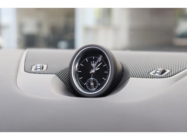 レヴァンテ ＧＴハイブリッド　コンフォートパッケージ　フル・プレミアムレザー（ネロ）　スポーツシート　Ｂ＆Ｗサウンドシステム　リアドア拡張キーレス　パノラマガラスサンルーフ　ブラック・キャリパー　２１ＡＷ（ヘリオス）（34枚目）