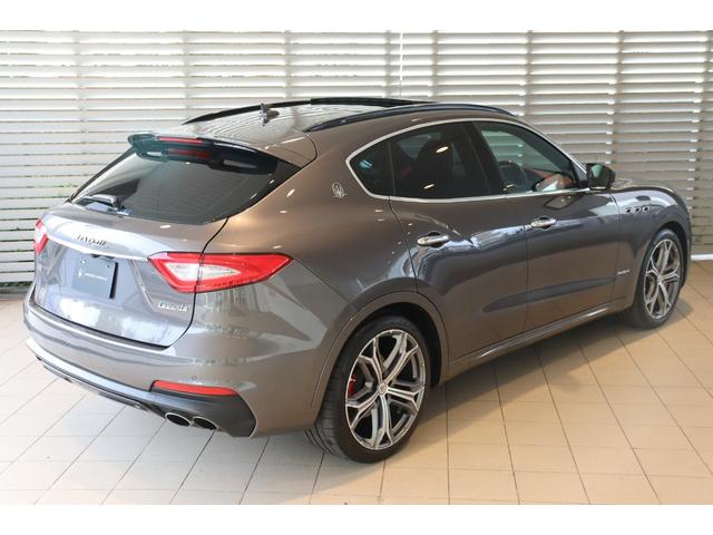 レヴァンテ Ｓグランスポーツ　フル・ナチュラルドリルドレザー（ロッソ）　Ｆシートベンチレーション　ハイグロス・カーボントリム・カーボンパドルシフト　４ゾーンＡ／Ｃ・ハーマンＫ　パノラマＳＲ　２１ＡＷ（ヘリオス）（3枚目）