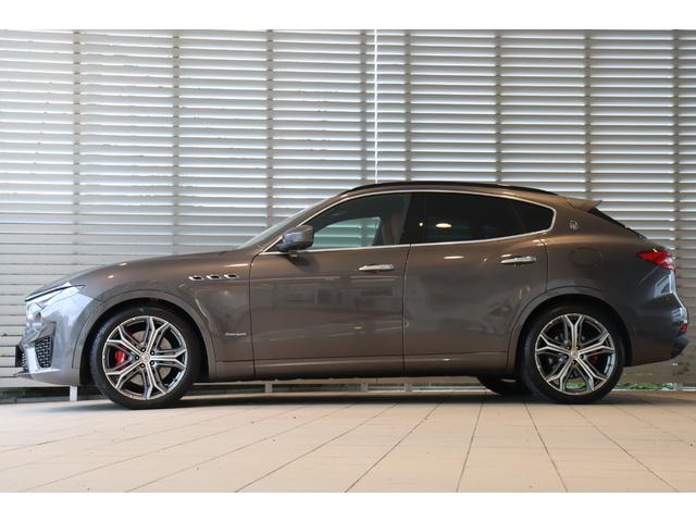 レヴァンテ Ｓグランスポーツ　フル・ナチュラルドリルドレザー（ロッソ）　Ｆシートベンチレーション　ハイグロス・カーボントリム・カーボンパドルシフト　４ゾーンＡ／Ｃ・ハーマンＫ　パノラマＳＲ　２１ＡＷ（ヘリオス）（4枚目）