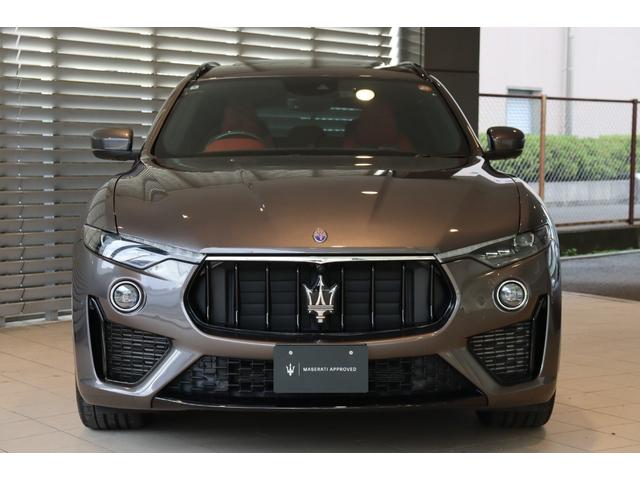 レヴァンテ Ｓグランスポーツ　フル・ナチュラルドリルドレザー（ロッソ）　Ｆシートベンチレーション　ハイグロス・カーボントリム・カーボンパドルシフト　４ゾーンＡ／Ｃ・ハーマンＫ　パノラマＳＲ　２１ＡＷ（ヘリオス）（6枚目）