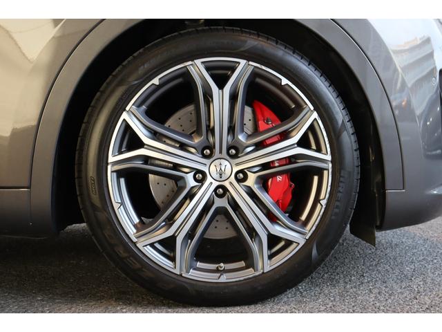 レヴァンテ Ｓグランスポーツ　フル・ナチュラルドリルドレザー（ロッソ）　Ｆシートベンチレーション　ハイグロス・カーボントリム・カーボンパドルシフト　４ゾーンＡ／Ｃ・ハーマンＫ　パノラマＳＲ　２１ＡＷ（ヘリオス）（11枚目）