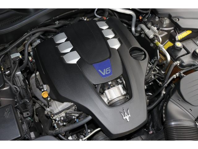 レヴァンテ Ｓグランスポーツ　フル・ナチュラルドリルドレザー（ロッソ）　Ｆシートベンチレーション　ハイグロス・カーボントリム・カーボンパドルシフト　４ゾーンＡ／Ｃ・ハーマンＫ　パノラマＳＲ　２１ＡＷ（ヘリオス）（16枚目）