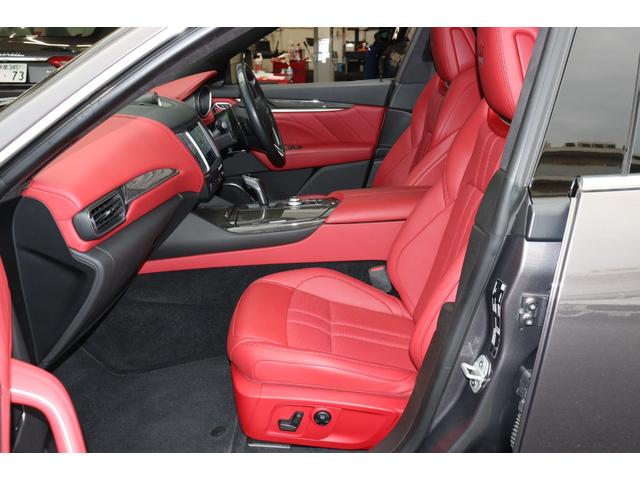 レヴァンテ Ｓグランスポーツ　フル・ナチュラルドリルドレザー（ロッソ）　Ｆシートベンチレーション　ハイグロス・カーボントリム・カーボンパドルシフト　４ゾーンＡ／Ｃ・ハーマンＫ　パノラマＳＲ　２１ＡＷ（ヘリオス）（21枚目）
