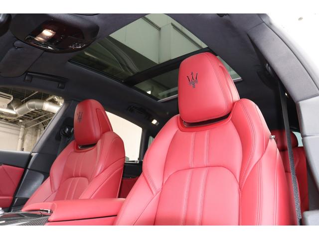 レヴァンテ Ｓグランスポーツ　フル・ナチュラルドリルドレザー（ロッソ）　Ｆシートベンチレーション　ハイグロス・カーボントリム・カーボンパドルシフト　４ゾーンＡ／Ｃ・ハーマンＫ　パノラマＳＲ　２１ＡＷ（ヘリオス）（22枚目）