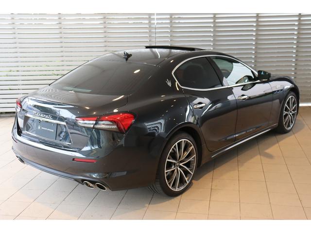 ギブリ ＧＴハイブリッド　ワンオーナー　ツーリングＰ　フル・プレミアムレザー（ロッソ）前後シートヒーター　ヘッドレスト・トライデントステッチ　サラウンドビューカメラ　ガラスＳＲ・レッド・キャリパー　２０ＡＷ（テゼオ）（3枚目）