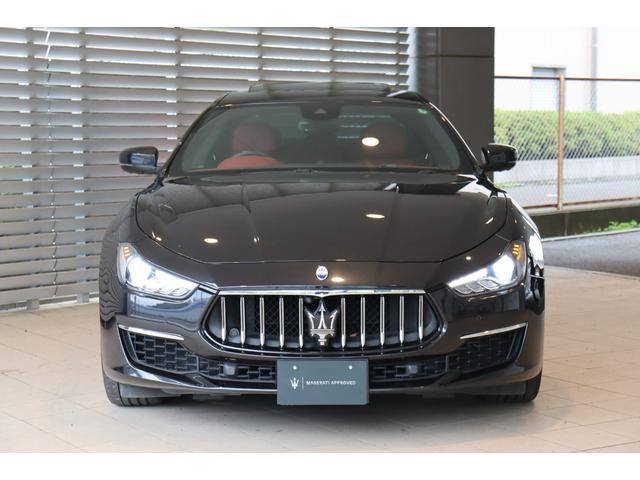 ギブリ ＧＴハイブリッド　ワンオーナー　ツーリングＰ　フル・プレミアムレザー（ロッソ）前後シートヒーター　ヘッドレスト・トライデントステッチ　サラウンドビューカメラ　ガラスＳＲ・レッド・キャリパー　２０ＡＷ（テゼオ）（5枚目）