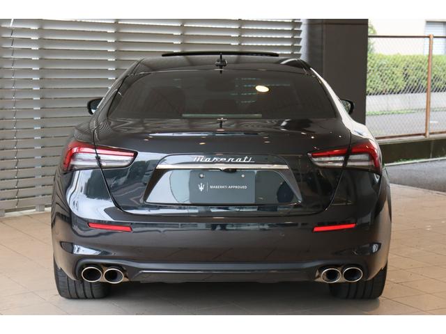 ギブリ ＧＴハイブリッド　ワンオーナー　ツーリングＰ　フル・プレミアムレザー（ロッソ）前後シートヒーター　ヘッドレスト・トライデントステッチ　サラウンドビューカメラ　ガラスＳＲ・レッド・キャリパー　２０ＡＷ（テゼオ）（7枚目）