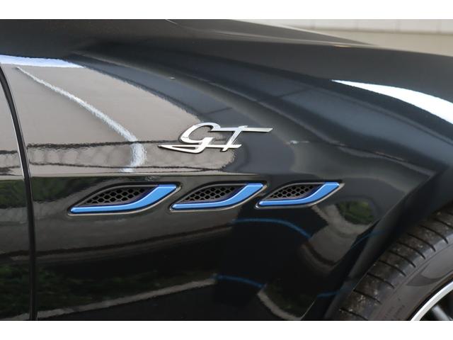 ギブリ ＧＴハイブリッド　ワンオーナー　ツーリングＰ　フル・プレミアムレザー（ロッソ）前後シートヒーター　ヘッドレスト・トライデントステッチ　サラウンドビューカメラ　ガラスＳＲ・レッド・キャリパー　２０ＡＷ（テゼオ）（9枚目）