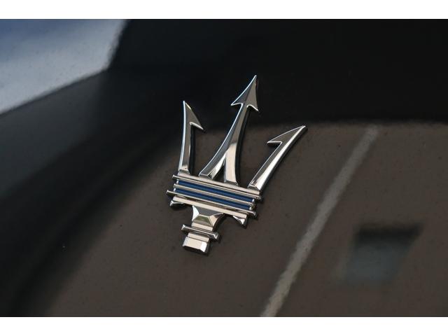 ギブリ ＧＴハイブリッド　ワンオーナー　ツーリングＰ　フル・プレミアムレザー（ロッソ）前後シートヒーター　ヘッドレスト・トライデントステッチ　サラウンドビューカメラ　ガラスＳＲ・レッド・キャリパー　２０ＡＷ（テゼオ）（10枚目）