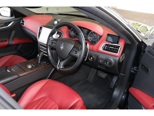 ギブリ ＧＴハイブリッド　ワンオーナー　ツーリングＰ　フル・プレミアムレザー（ロッソ）前後シートヒーター　ヘッドレスト・トライデントステッチ　サラウンドビューカメラ　ガラスＳＲ・レッド・キャリパー　２０ＡＷ（テゼオ）（17枚目）