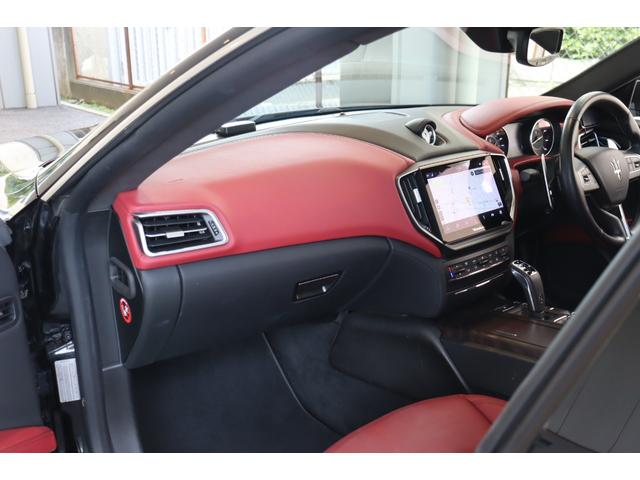 ギブリ ＧＴハイブリッド　ワンオーナー　ツーリングＰ　フル・プレミアムレザー（ロッソ）前後シートヒーター　ヘッドレスト・トライデントステッチ　サラウンドビューカメラ　ガラスＳＲ・レッド・キャリパー　２０ＡＷ（テゼオ）（20枚目）