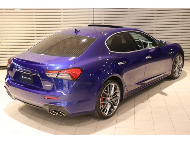 ギブリ モデナ ワンオーナー ツーリングP フル・プレミアムレザー(ネロ) B&Wサウンド 前後シートヒーター Fシートベンチレーション ハイグロスカーボントリム ガラスSR レッドキャリパー・21AW(ティターノ)(3枚目)