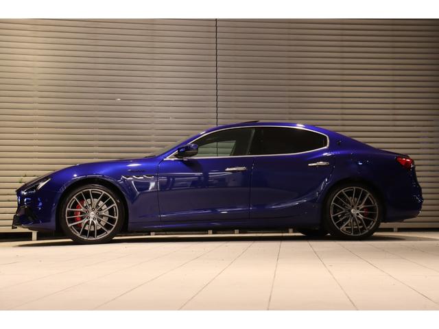 ギブリ モデナ ワンオーナー ツーリングP フル・プレミアムレザー(ネロ) B&Wサウンド 前後シートヒーター Fシートベンチレーション ハイグロスカーボントリム ガラスSR レッドキャリパー・21AW(ティターノ)(4枚目)