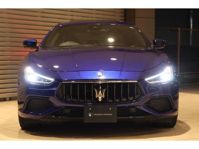 ギブリ モデナ ワンオーナー ツーリングP フル・プレミアムレザー(ネロ) B&Wサウンド 前後シートヒーター Fシートベンチレーション ハイグロスカーボントリム ガラスSR レッドキャリパー・21AW(ティターノ)(5枚目)